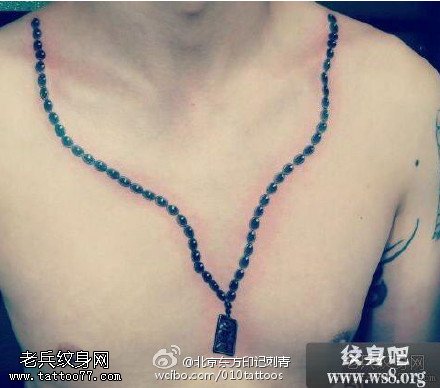 脖子上逼真的项链纹身图案
