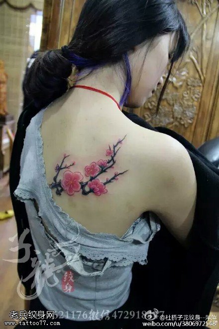 一枝孤傲的梅花纹身图案