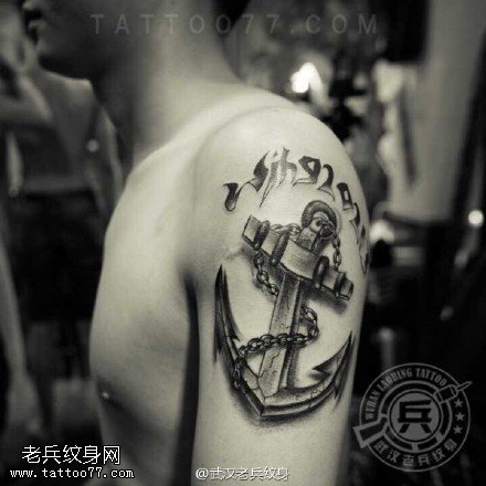 大臂船锚纹身作品由武汉纹身师老兵打造