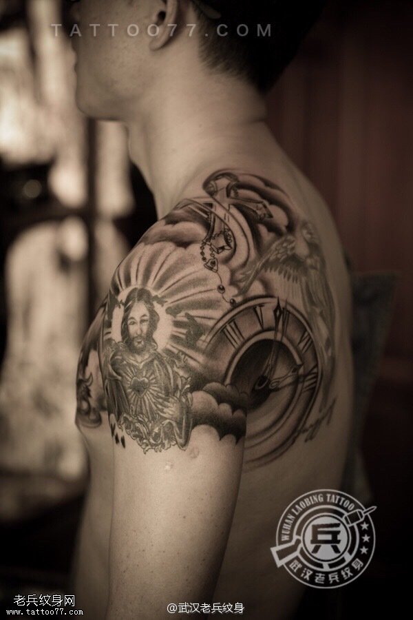 欧美披肩天使皇冠耶稣纹身作品
