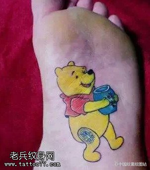 彩绘可爱的小熊纹身图案