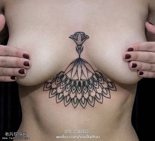 一款女性胸部线条个性纹身图案作品图片分享哦