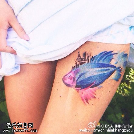 经典彩绘漂亮的海鱼纹身图案