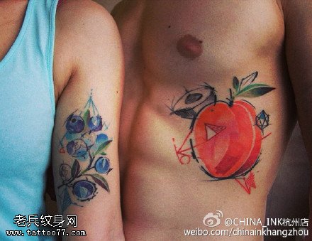 精美彩绘蓝莓苹果纹身图案