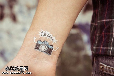 清爽的照相机纹身图案