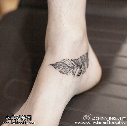经典漂亮的羽毛纹身图案