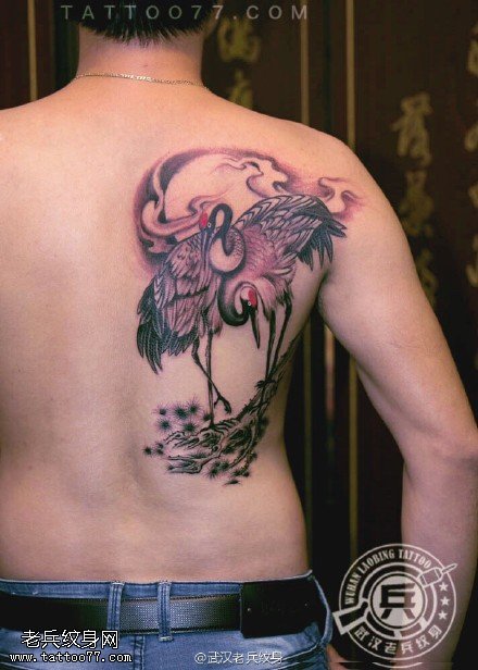 肩背仙鹤纹身作品由武汉最好的纹身师打造