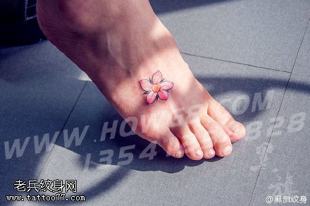 精美的樱花纹身图案