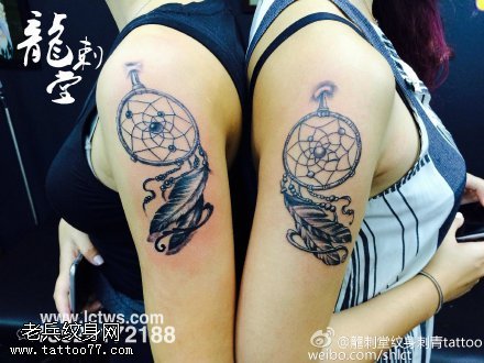 姐妹漂亮的捕梦网纹身图案