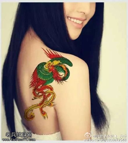 彩绘漂亮的凤凰纹身图案