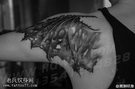 水墨风翅膀纹身图案