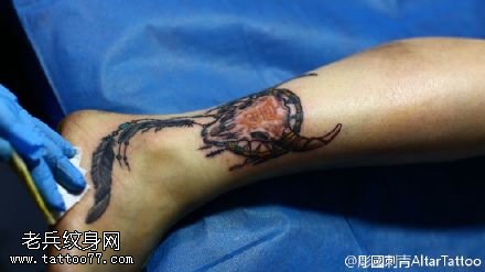 经典的牛头骨纹身图案