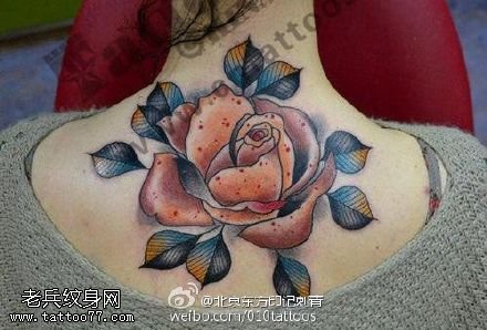 荆棘美丽的玫瑰纹身图案