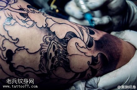 中国传统点刺莲花纹身图案