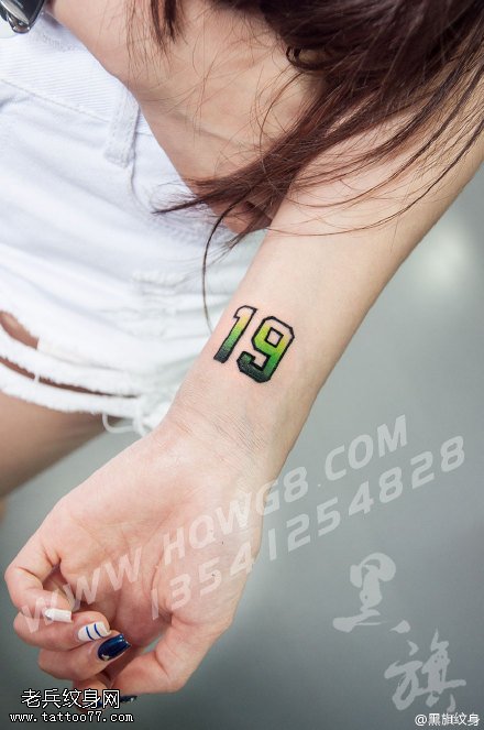 清爽彩绘数字纹身图案