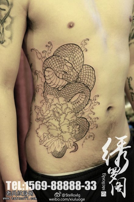 经典点刺蛇戏牡丹纹身图案