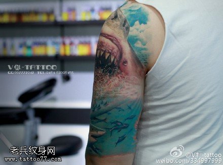 蔚蓝海底大鲸鱼纹身图案