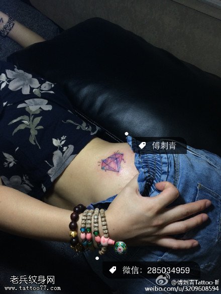 经典的七彩钻纹身图案