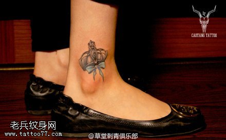 经典皇冠蝴蝶结纹身图案