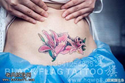 美丽的百合花纹身图案