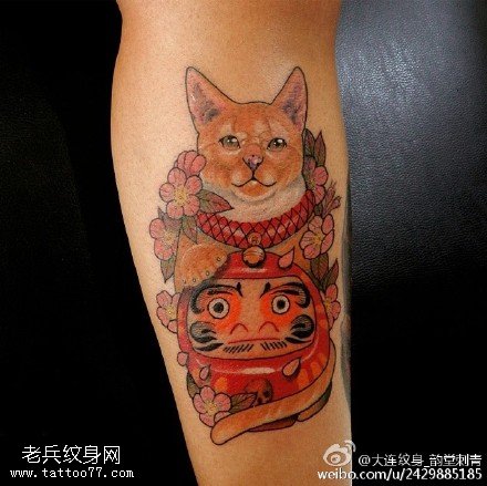 腿部经典猫咪达摩蛋纹身图案