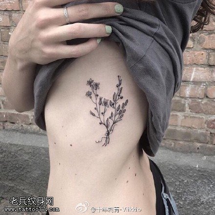 经典的小植物纹身图案