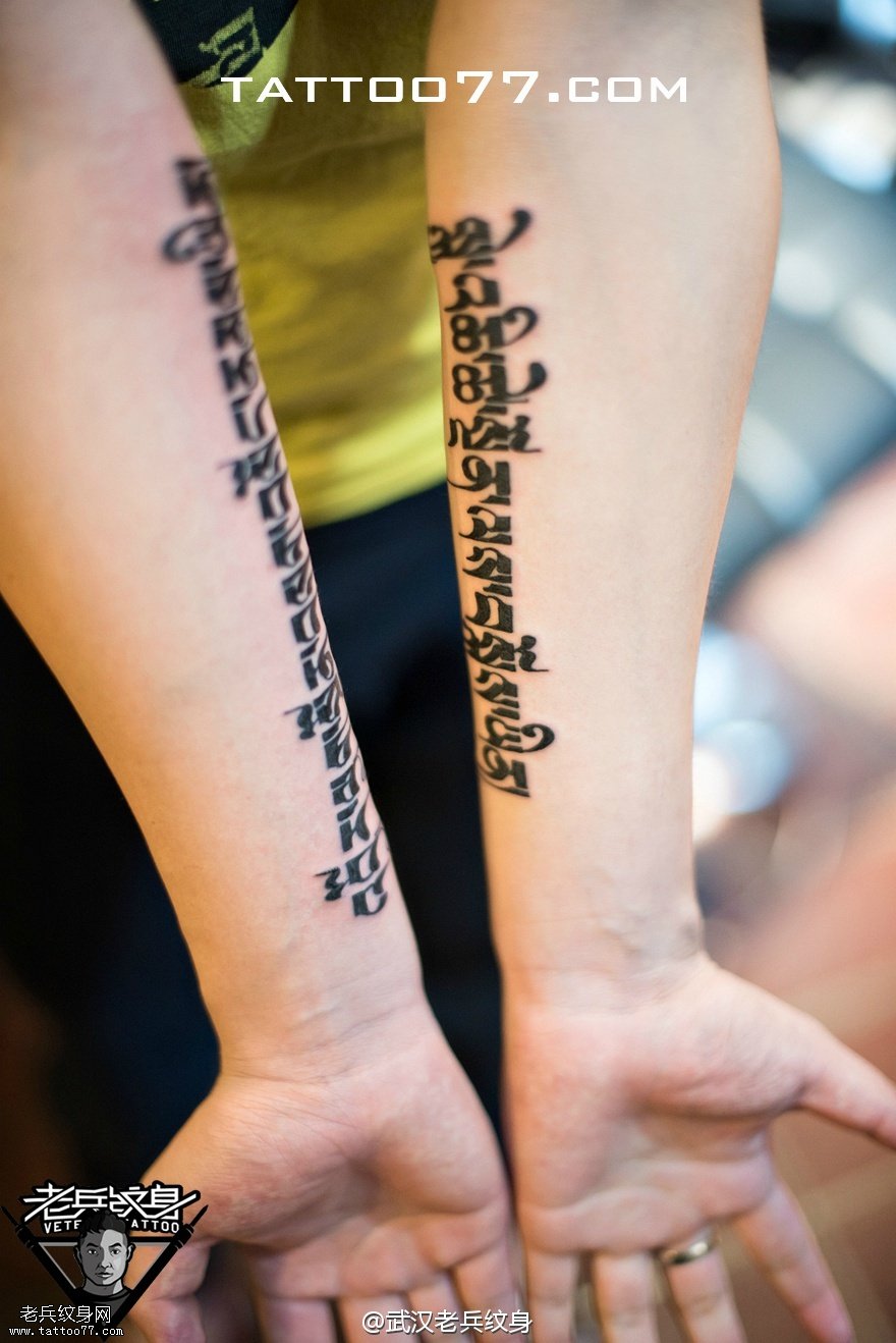 小手部藏文纹身作品由武汉纹身店打造