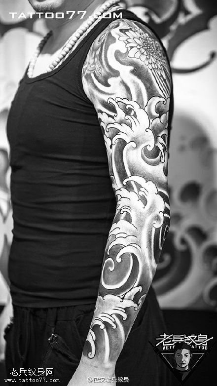 武汉最好的纹身店打造的花臂浪花纹身作品