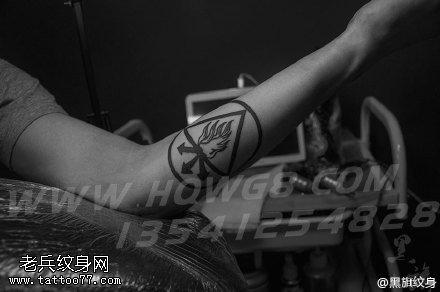 经典几何元素火把纹身图案