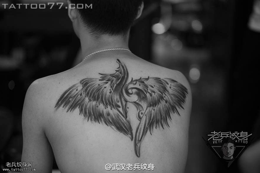 后背翅膀纹身作品由武汉最好纹身师打造