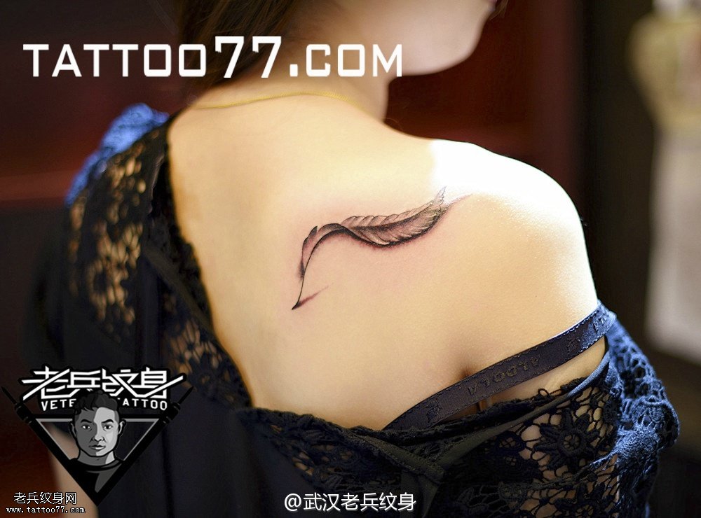 肩膀立体羽毛纹身作品