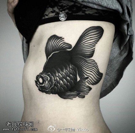 经典黑鲤鱼纹身图案