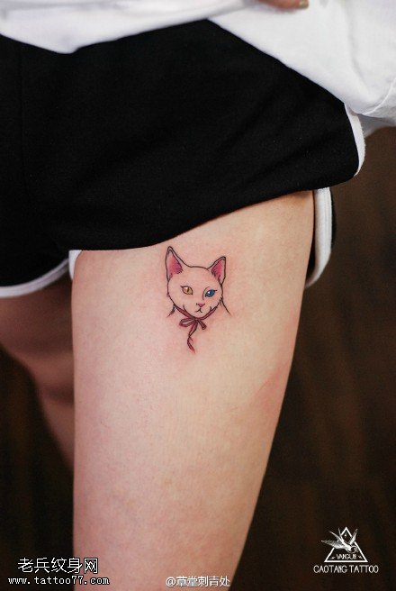 大腿上的小猫咪纹身图案