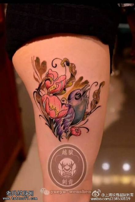 漂亮的小燕子花卉纹身图案