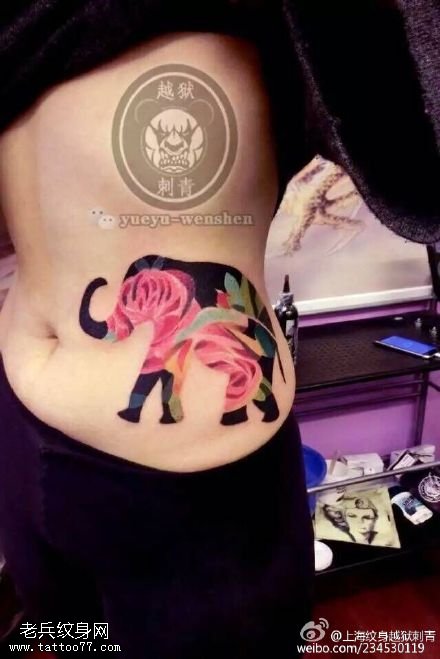 腹部彩绘大象纹身图案
