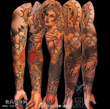 手臂上的民族风纹身图案