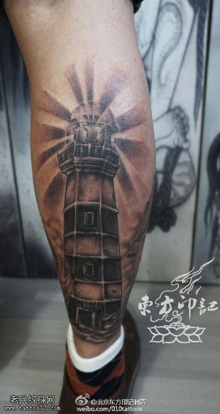 小腿上的灯塔纹身图案