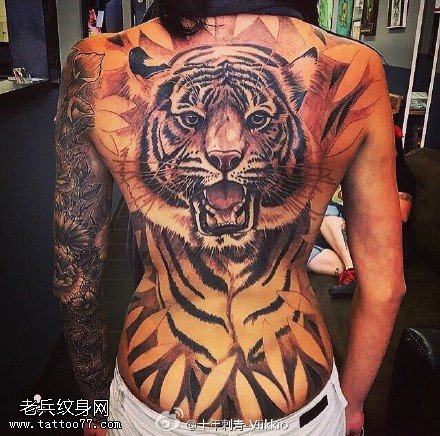 满背大型老虎纹身图案
