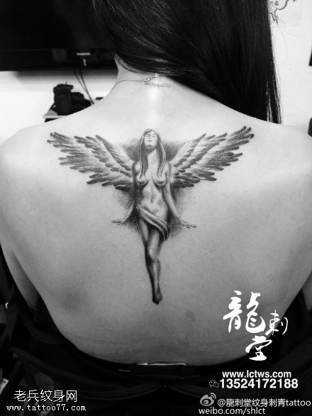 背部艺术美女天使纹身图案