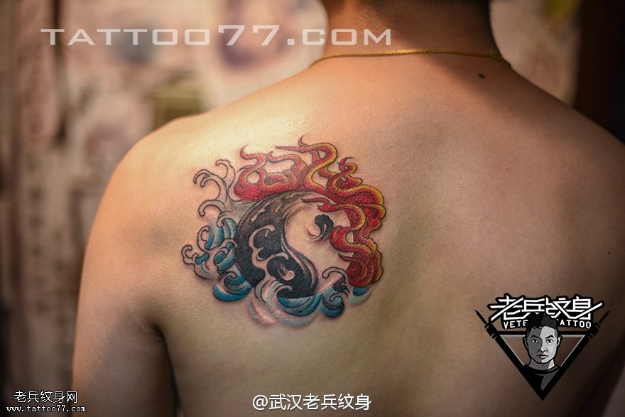 后背火焰浪花八卦纹身作品