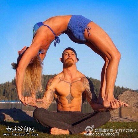 时尚的肌肉男纹身图案