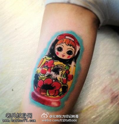 手臂彩绘俄罗斯娃娃纹身图案