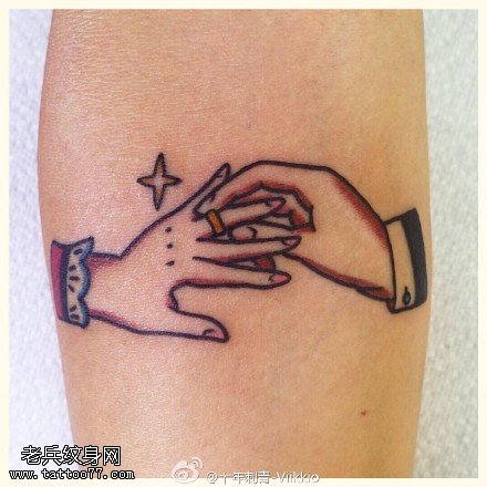 甜蜜的新婚戒指纹身图案