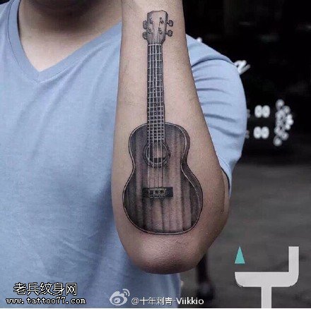 逼真写实的小提琴纹身图案