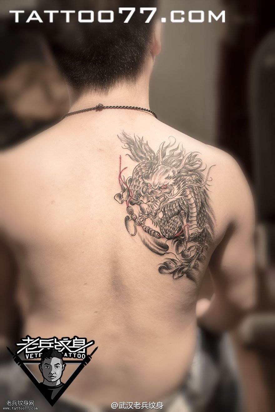 后背招财麒麟纹身作品