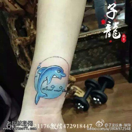 蓝色小海豚纹身图案
