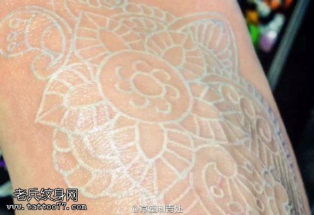 传说中的荧光纹身图案