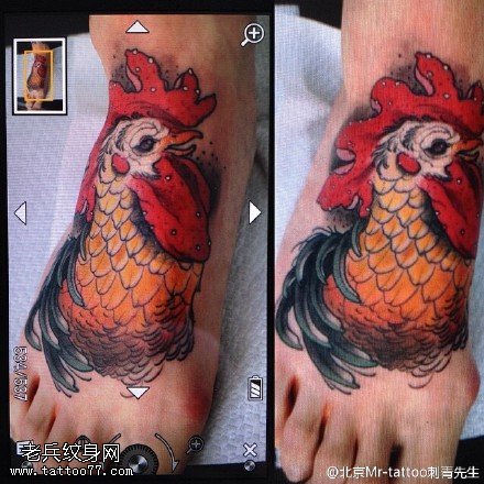 红色大公鸡纹身图案