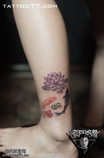  脚踝水墨鱼莲花纹身作品图案