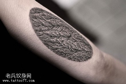 手臂线条图腾纹身图案